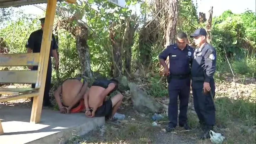 Sientan en el banquillos de los acusados a 13 miembros de pandillas