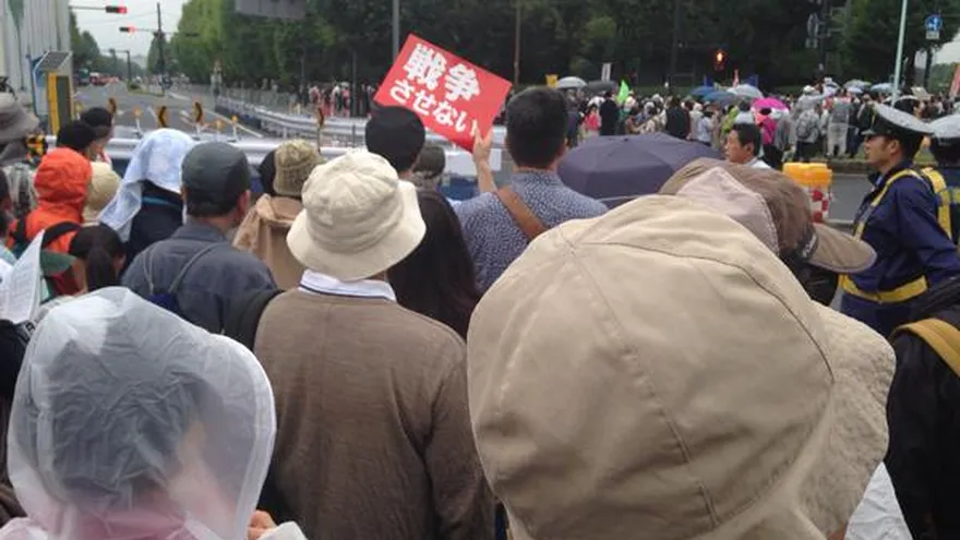 Decenas de miles de japoneses protestan contra nueva legislación militar