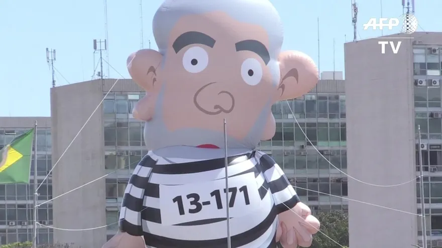 Miles de brasileños gritan “Fora Dilma”