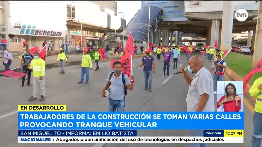 Trabajadores de la construcción protestan y cierran vías