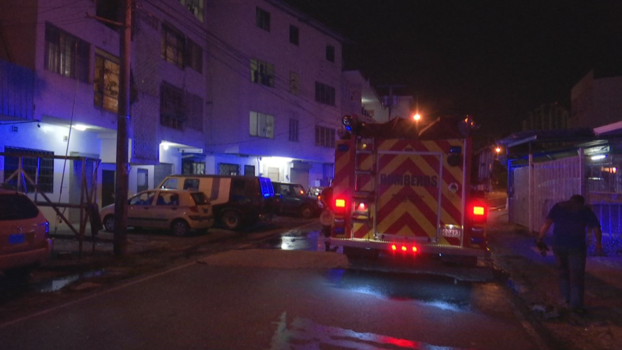 Los bomberos llegaron al lugar para sofocar el incendio