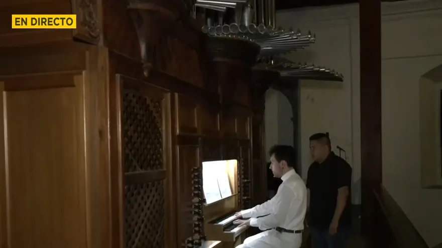 Dos organistas de tubo deleitan en la Iglesia La Merced