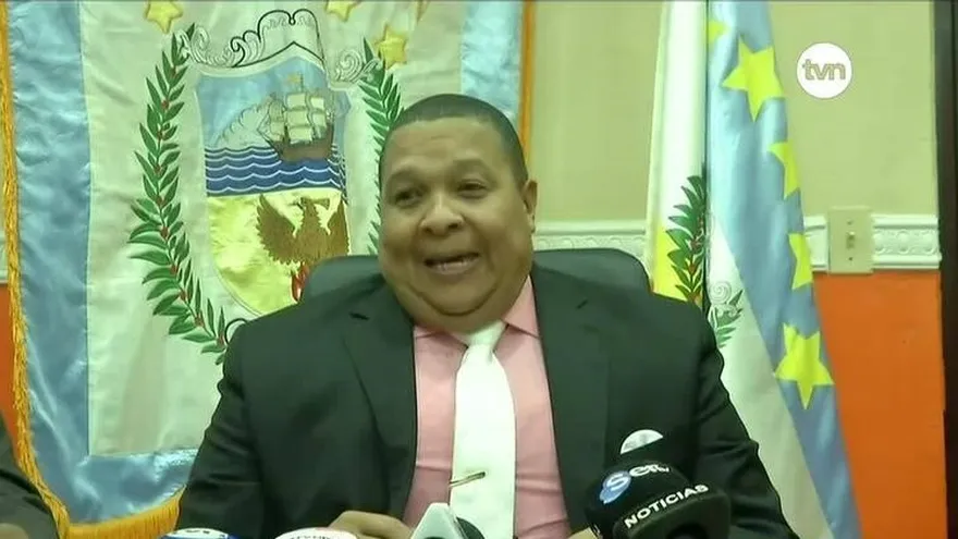 Alex Lee, alcalde de Colón.