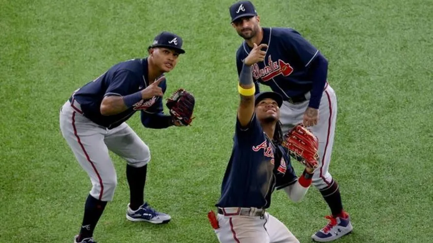 Bravos ganan con susto a Dodgers y se van arriba 2-0 en Serie de Campeonato de la Nacional
