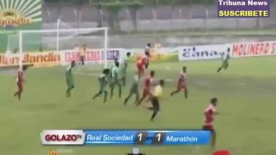 Arquero toca trasero a jugador y lo expulsan