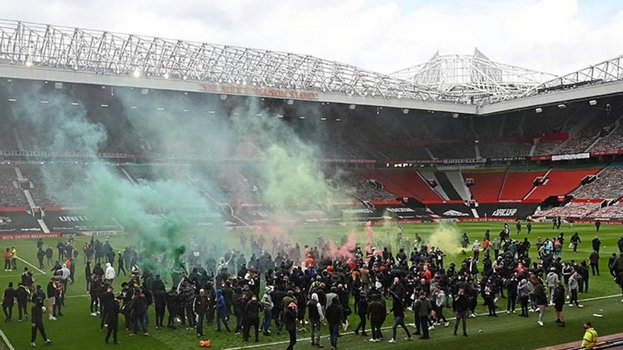 Un asalto de aficionados a Old Trafford provoca que se retrase el Manchester United-Liverpool