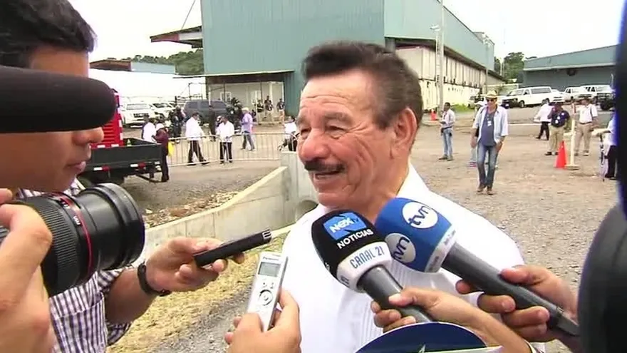Panameños destacados celebran junto al pueblo la ampliación del Canal