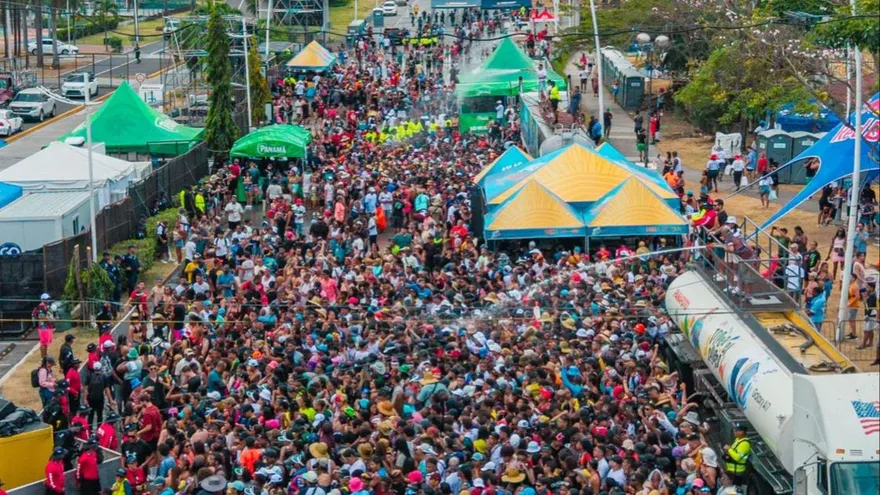 Festival Carnavlístico en la Cinta Costera