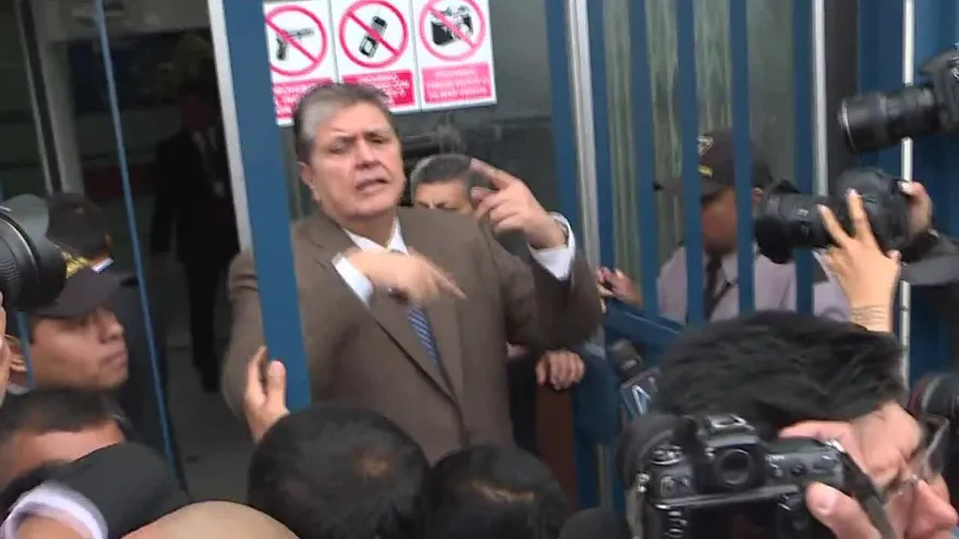 Expresidente de Perú Alan García se disparó al ser detenido