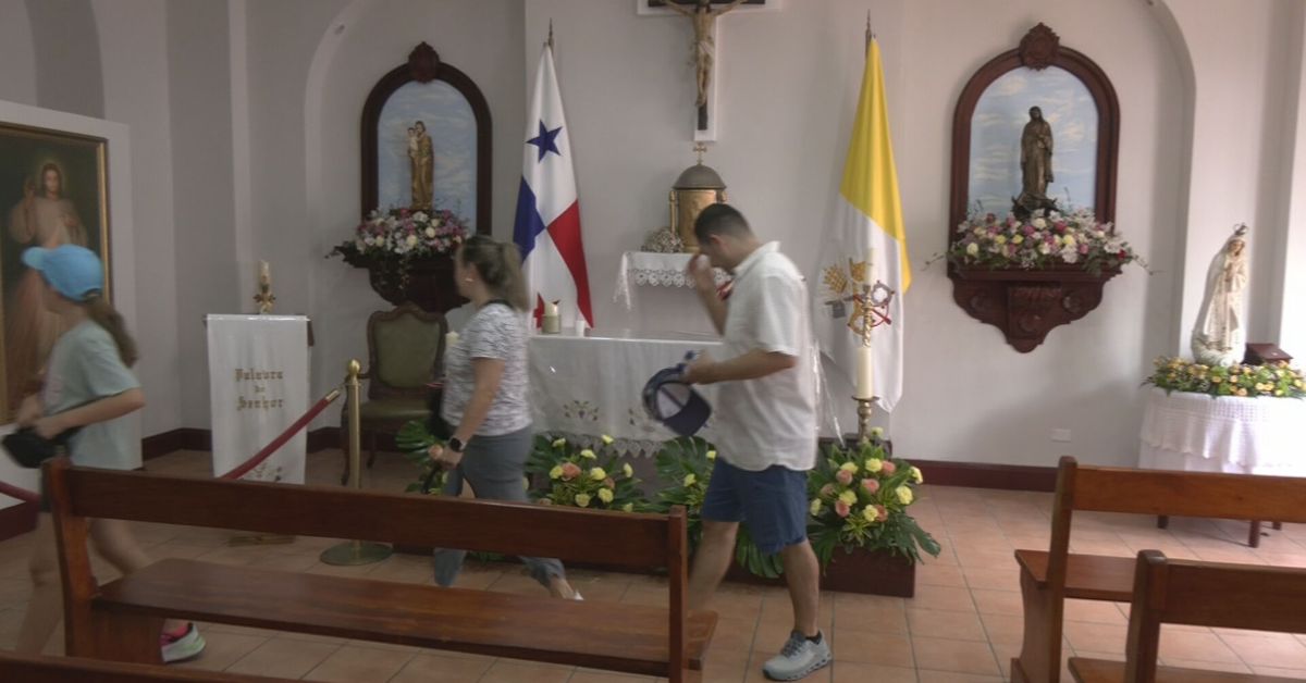 Capilla presidencial atrae a fieles y turistas en el Domingo de Resurreción