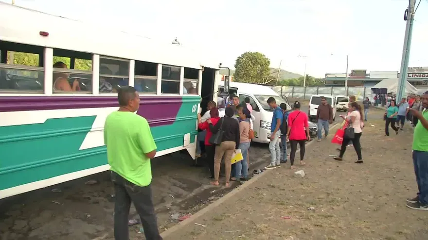 Los busitos piratas toman terreno en Panamá Este