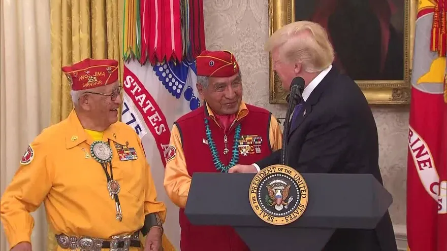 Trump hace "chiste" sobre Pocahontas al honrar a nativos de EEUU
