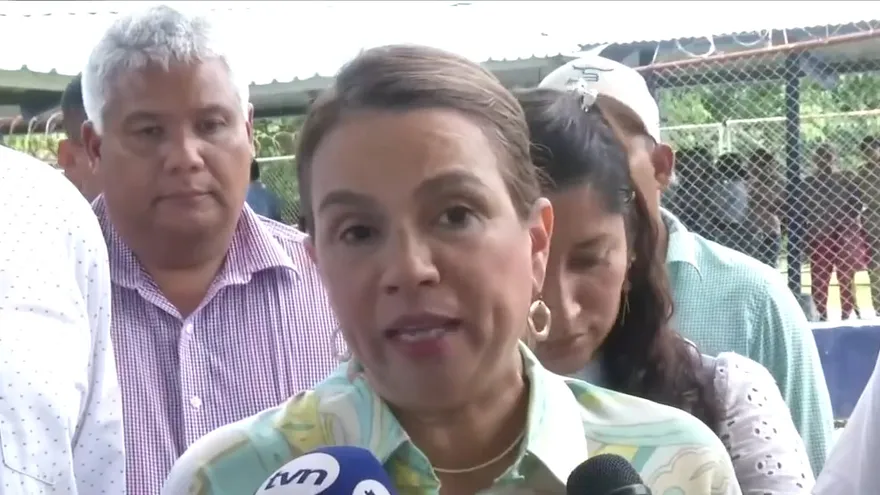 Ministra de Educación se reunió con comunidades educativas en Veraguas