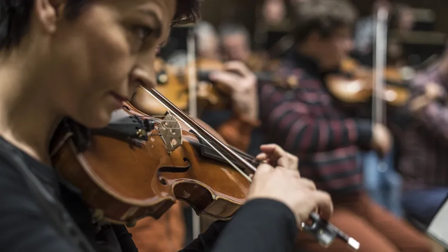 Los jóvenes miembros de la Sinfónica Juvenil del Sur de Florida (SFYS) esperan reunir 10.000 dólares antes de que termine diciembre para asistir a un festival en Washington con motivo de la próxima administración presidencial.