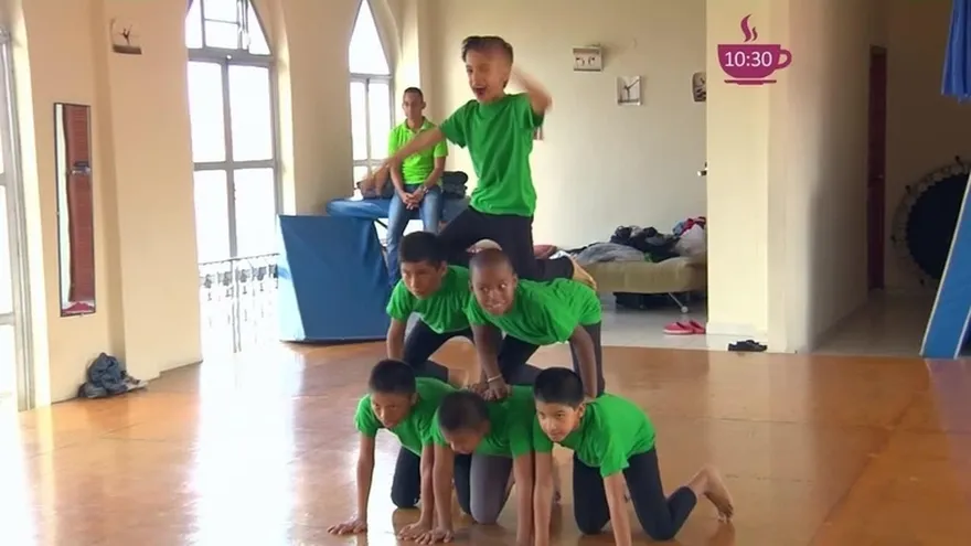 Danza y música para los niños en riesgo social