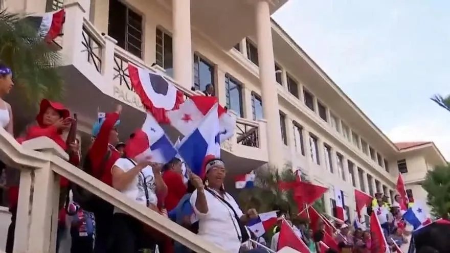 Manifestantes en la Corte Suprema de Justicia.