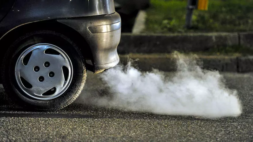 Imágen con fin ilustrativo de un auto con motor de combustión