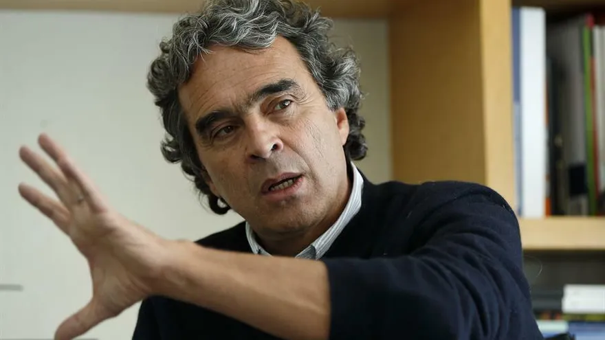 En la imagen un registro del excandidato presidencial de Colombia y líder opositor Sergio Fajardo.