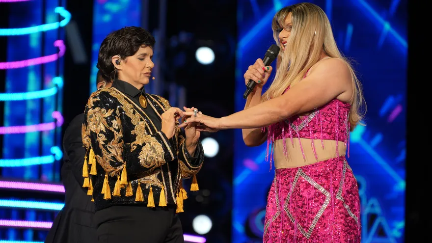 ¿Propuesta inesperada? Juan Gabriel le pide la mano a Taylor Swift