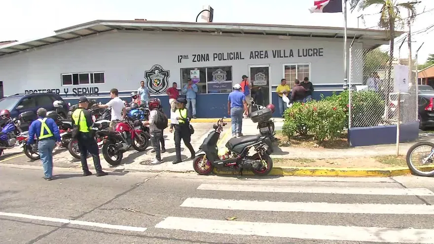 Retienen a varios motorizados en Villa Lucre para investigarlos