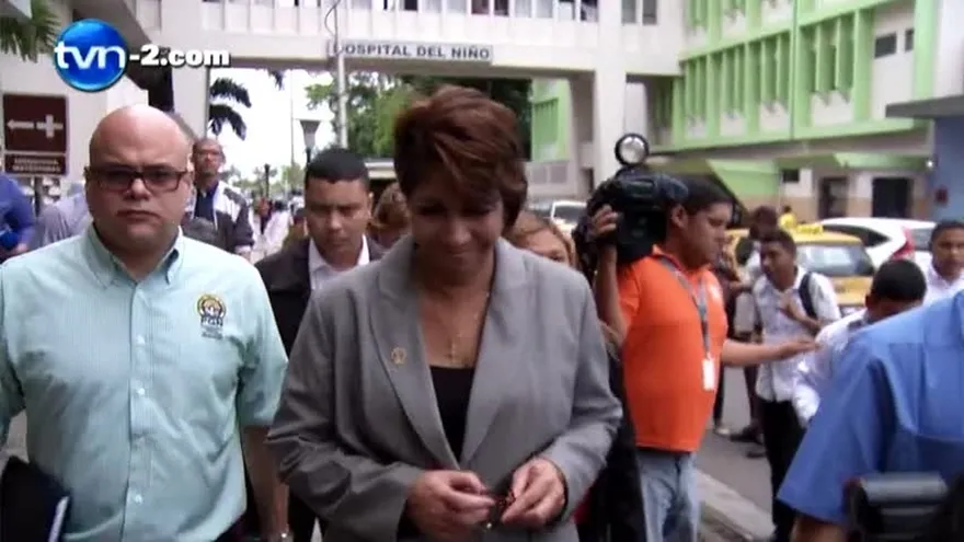 Procuradora general llega al Santo Tomás