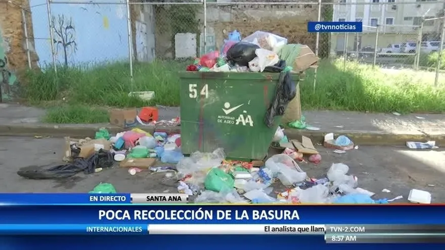 Residentes en Santa Ana se quejan por la basura