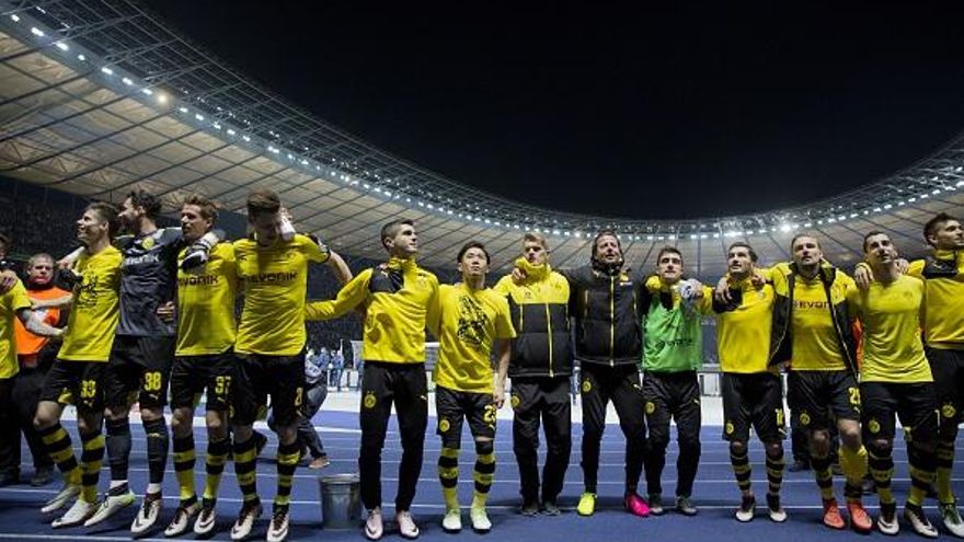 Jugadores del Borussia Dortmund celebran su pase a la final de la Copa de Alemania