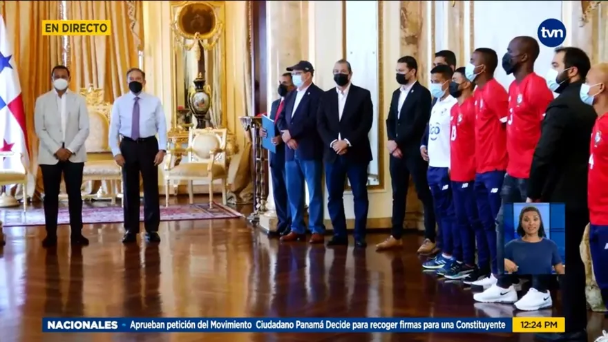 El presidente recibe al equipo panameño de futsal