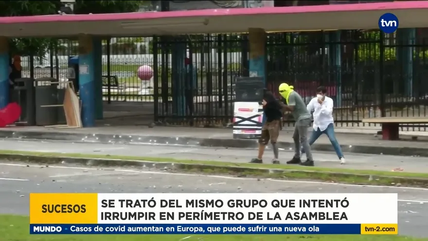 Universitarios se tomaron la vía Transistmica tras elecciones en la UP