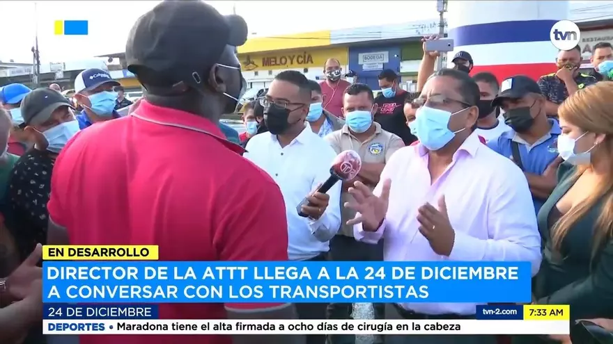 Director de la ATTT llega a puntos de cierre para conversar con taxistas