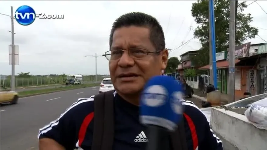 Residentes de Tocumen arriesgan su vida por la falta de puentes peatonales