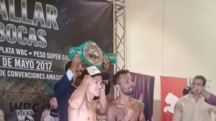 "Chemito" Moreno y "Pollito" Ceja cumplen con el pesaje oficial