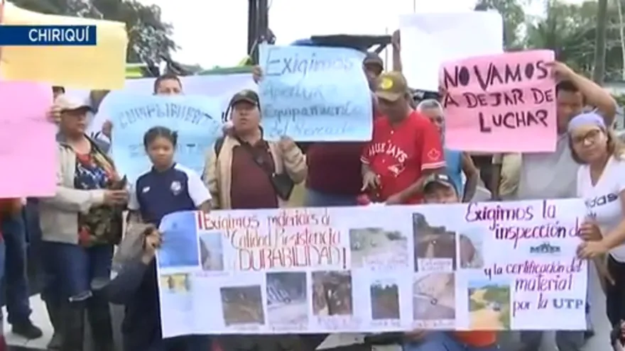 Sigue cierre de calle indefinido en Barú