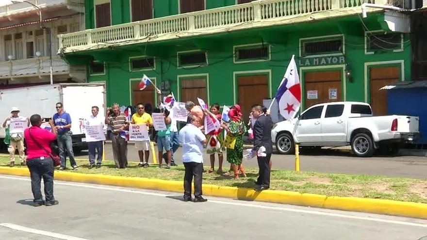Protestan en contra de procesos de regulación migratoria