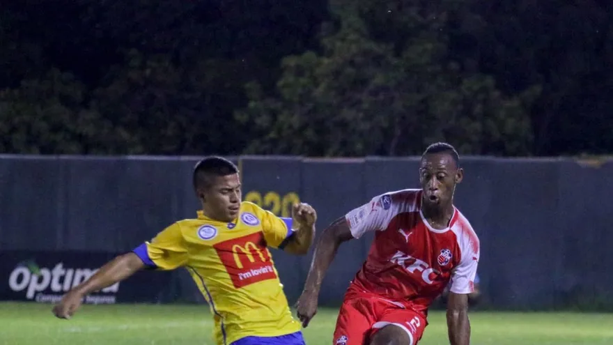 'SanFra' sale de Penonomé con un triunfo de tiempo agregado ante Universitario