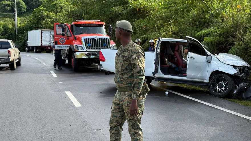 Senafront auxilia a familia tras accidente en Tierras Altas.