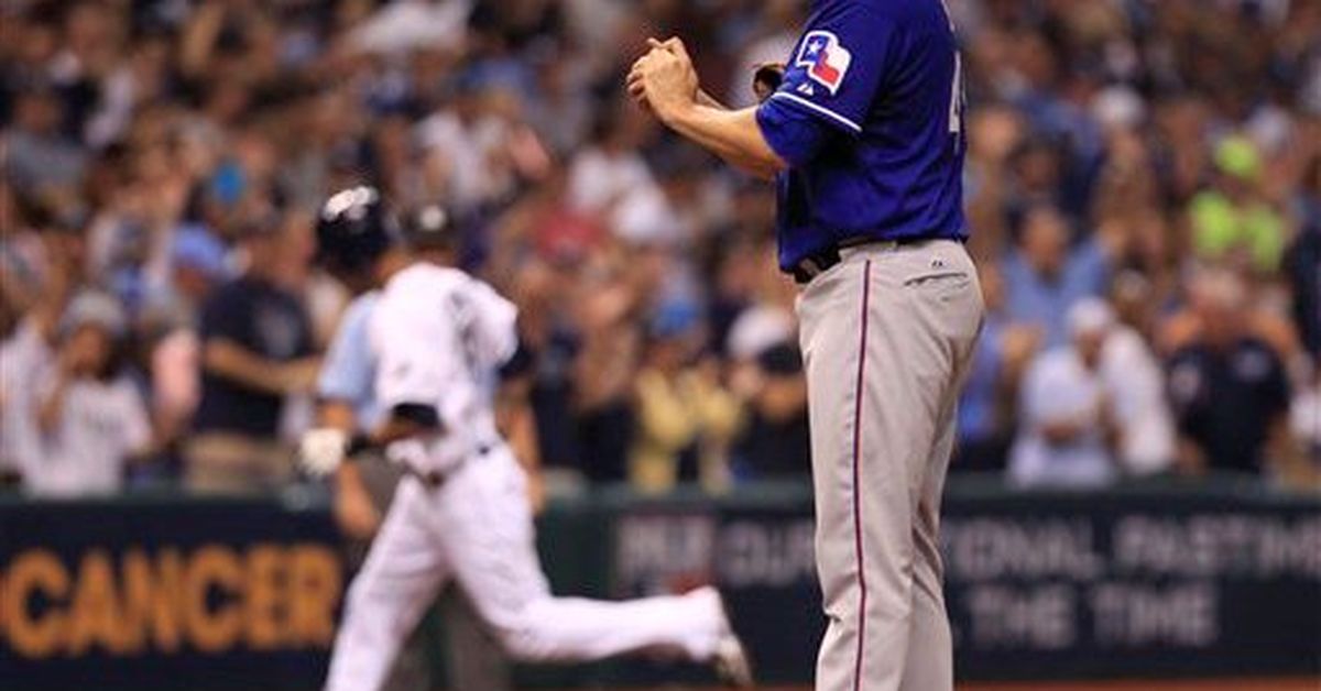 Rangers retienen a Lewis al usar opción - MLB | Tvn Panamá