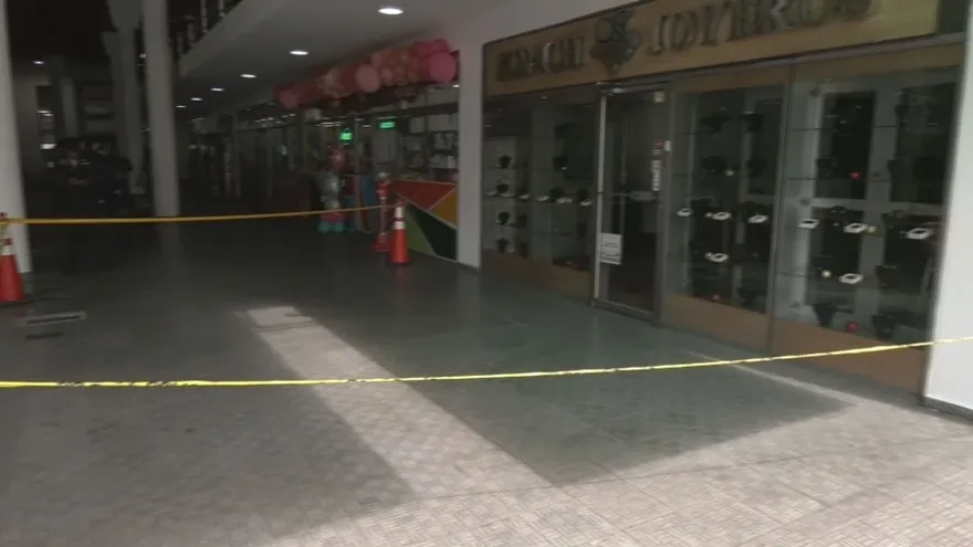 Robo de una joyería, ubicada en la 12 de Octubre, Pueblo Nuevo.