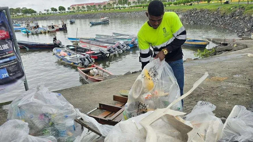 Más de una tonelada de desechos fueron recolectada en la jornada de limpieza en el Muelle de Panamá