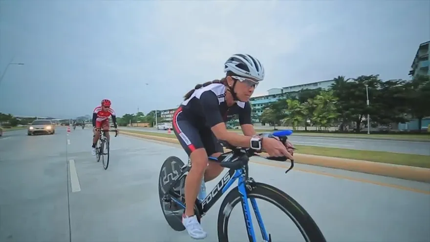 Desde las gradas: Historias detrás del Ironman 70.3