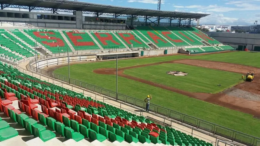 Inauguración del estadio Kenny Serracín