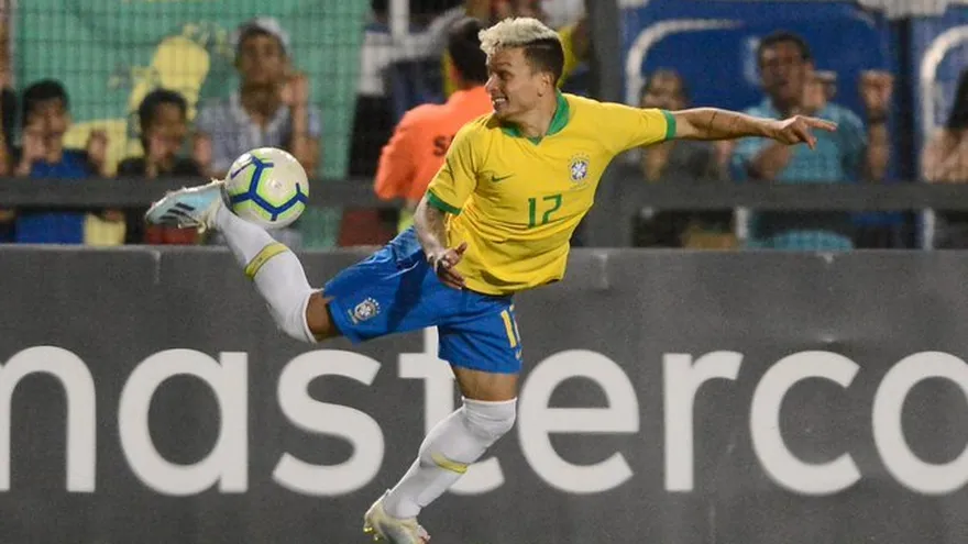 Artur, del Bragantino, llamado por Tite para clásico con Argentina