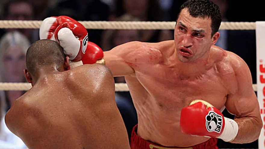 Wladimir Klitschko retiene título mundial al noquear a Jean Marc Mormeck