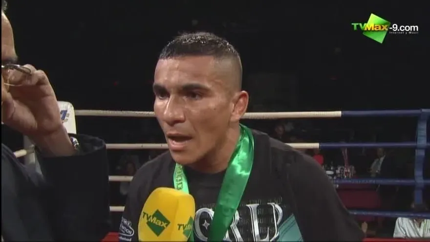 Eric Castro derrota a "Vipper" Sánchez