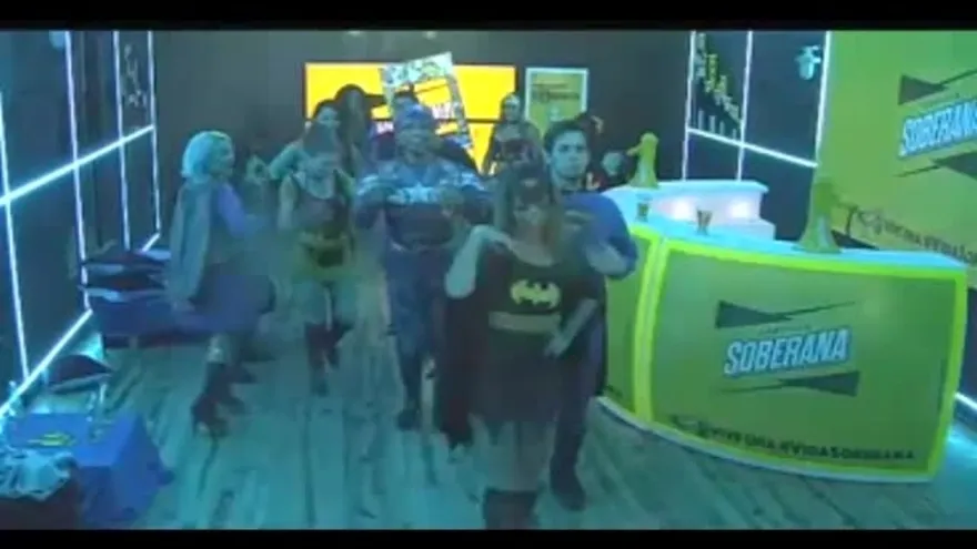 "Sorry" en su versión Super Héroes