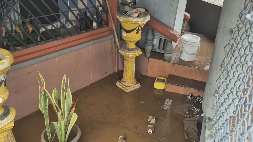 Deslizamientos e inundaciones dejan 20 viviendas afectadas en Colón