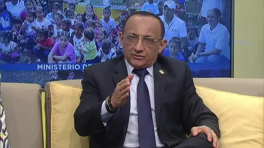 Ministro Vásquez busca reemplazo de Sucre