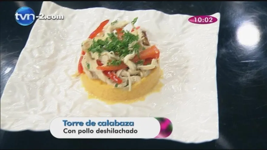 Torre de calabaza con pollo deshilachado