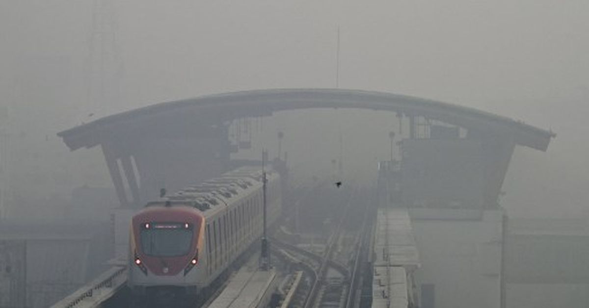 Pakistan anuncia transporte público gratuito en medio de la crisis energética