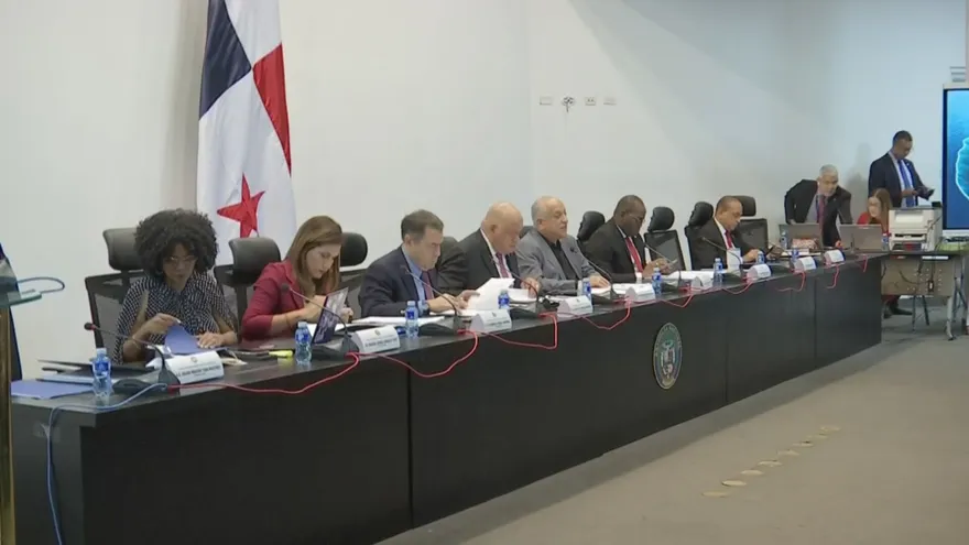 Reconfiguración de circuitos: Comisión de Gobierno aprueba proyecto en primer debate; la discusión pasa al Pleno